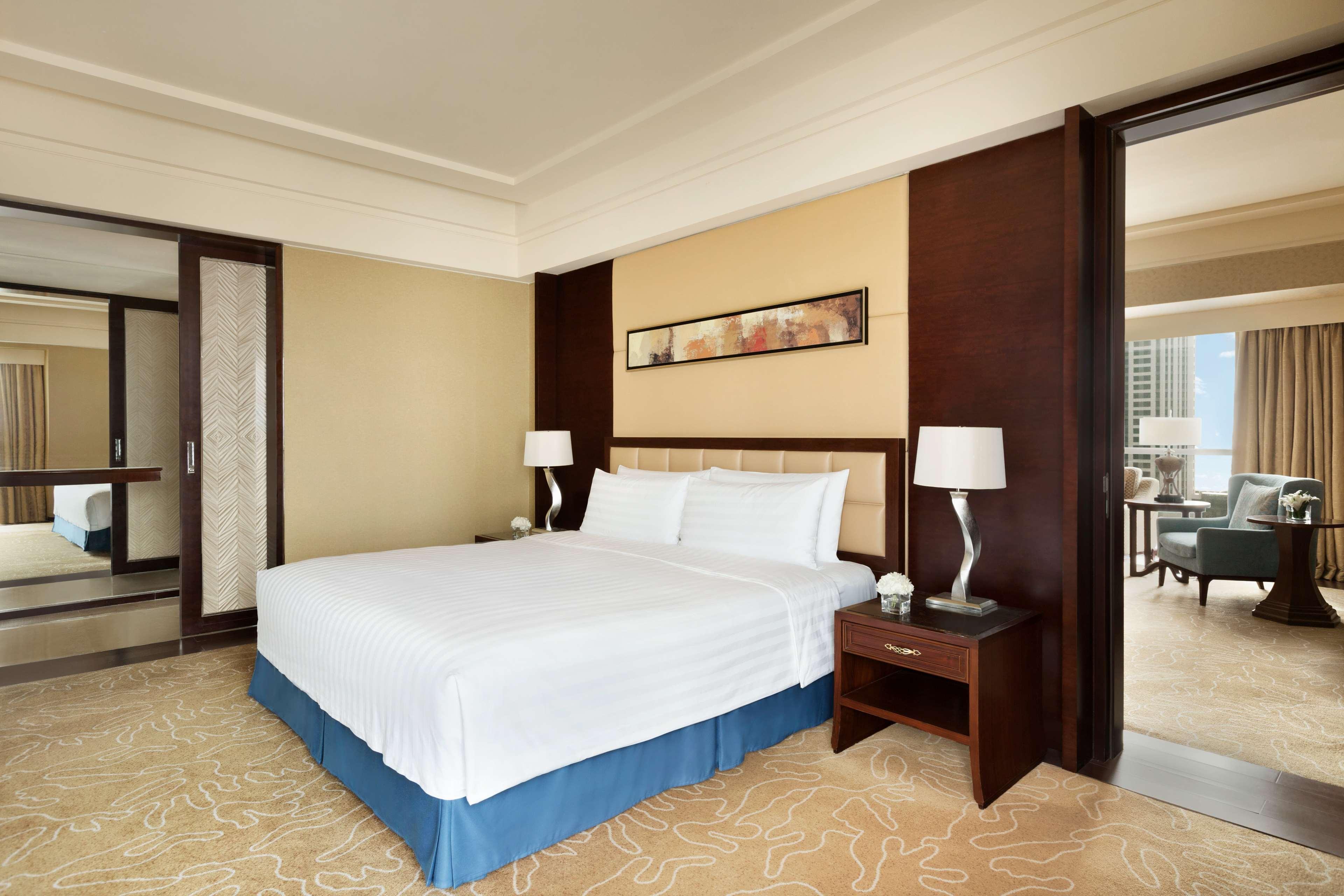 Shangri-La Qingdao - May Fourth Square Екстер'єр фото