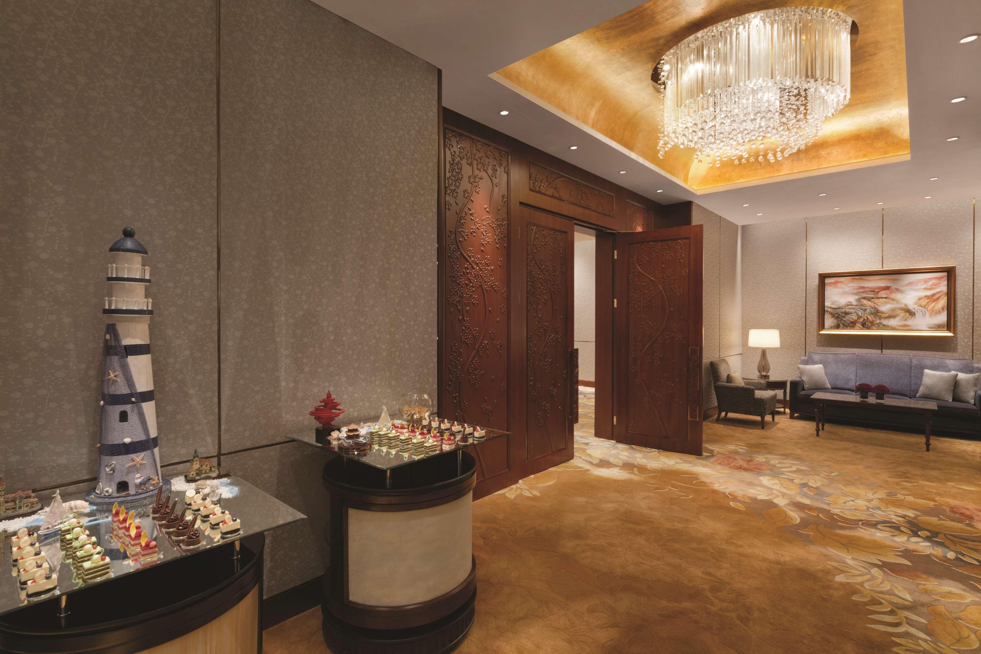 Shangri-La Qingdao - May Fourth Square Екстер'єр фото